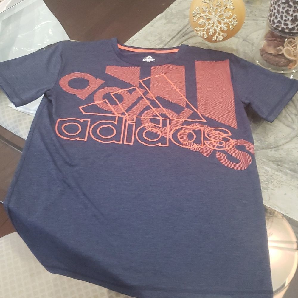 𝅺adidas Athletic Shirt